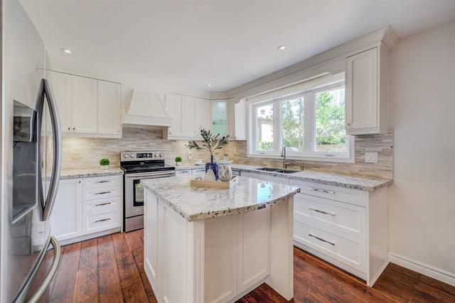 3 Foxdale Crt, House detached with 5 bedrooms, 5 bathrooms and 5 parking in Toronto ON | Image 6