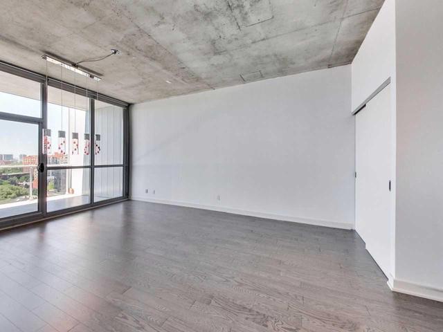 1002 - 60 Bathurst St, Condo with 1 bedrooms, 1 bathrooms and 1 parking in Toronto ON | Image 6