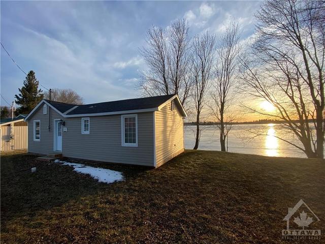 513 Cedar Haven Road, House detached with 2 bedrooms, 1 bathrooms and 5 parking in Whitewater Region ON | Image 1