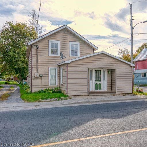 6698 Highway 38, House detached with 2 bedrooms, 2 bathrooms and 2 parking in South Frontenac ON | Image 1