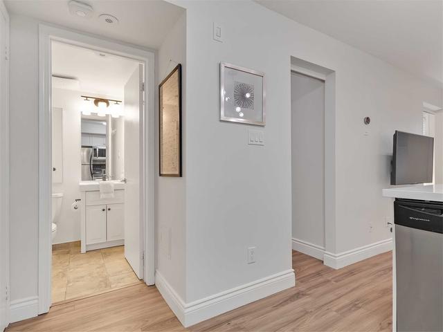 th725 - 10 Laidlaw St, Townhouse with 1 bedrooms, 1 bathrooms and 0 parking in Toronto ON | Image 3
