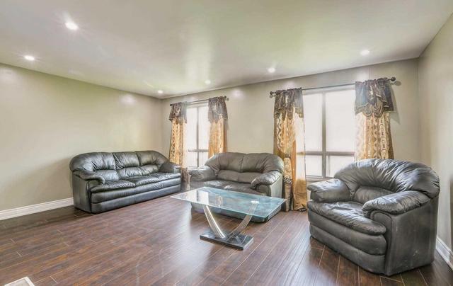 124 Baronwood Crt, Townhouse with 3 bedrooms, 2 bathrooms and 1 parking in Brampton ON | Image 7