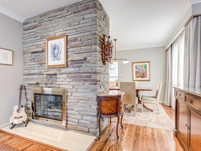 19 Canary Cres, House detached with 3 bedrooms, 2 bathrooms and 6 parking in Toronto ON | Image 10
