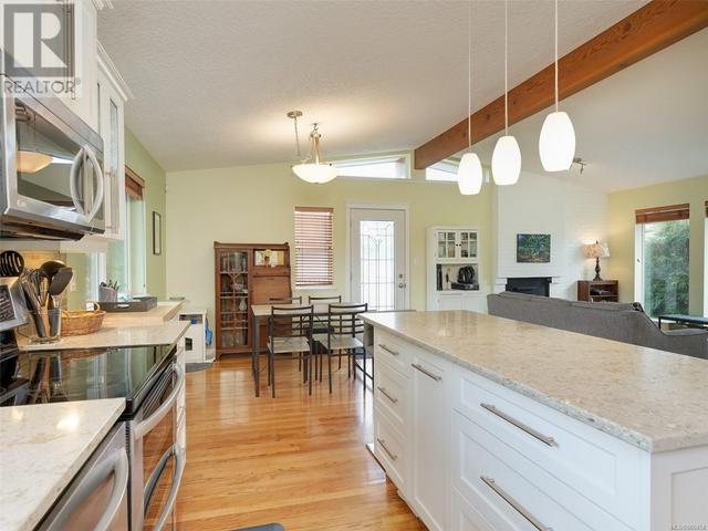 740 Rockheights Ave, House detached with 4 bedrooms, 4 bathrooms and 5 parking in Esquimalt BC | Image 10