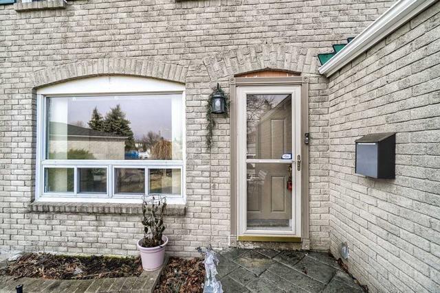 40 Norma Cres N, House detached with 3 bedrooms, 3 bathrooms and 5 parking in Brampton ON | Image 30