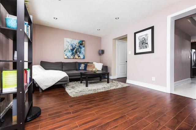 100 Carleton Pl, Townhouse with 3 bedrooms, 2 bathrooms and 2 parking in Brampton ON | Image 7