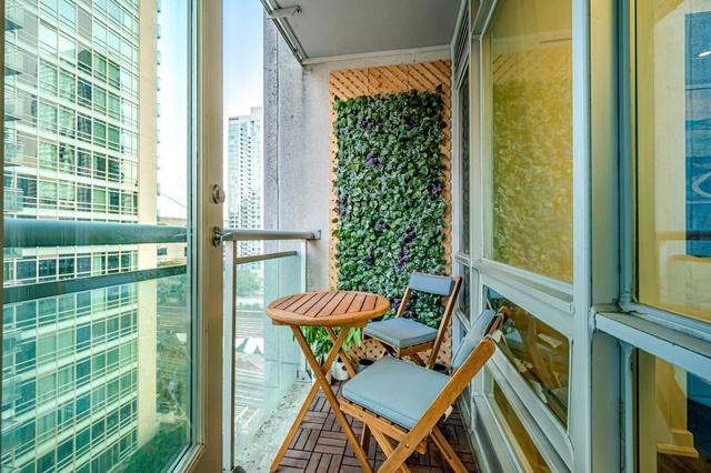 1109 - 397 Front St, Condo with 1 bedrooms, 1 bathrooms and 1 parking in Toronto ON | Image 6