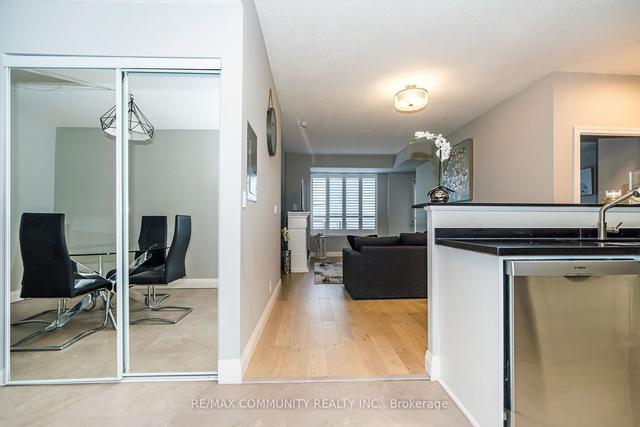 718 - 16 Dallimore Circ, Condo with 2 bedrooms, 2 bathrooms and 2 parking in Toronto ON | Image 8