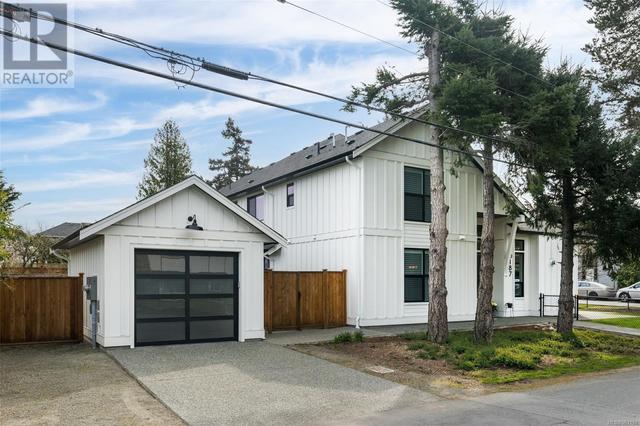 10187 Fifth St, House detached with 3 bedrooms, 3 bathrooms and 2 parking in Sidney BC | Image 5