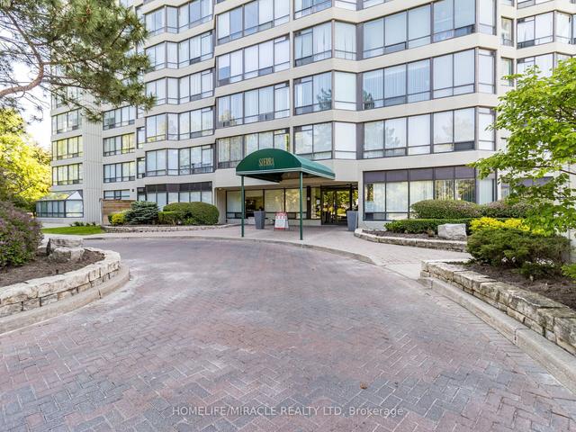 1701 - 26 Hanover Rd, Condo with 3 bedrooms, 2 bathrooms and 2 parking in Brampton ON | Image 12