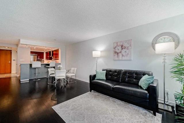 302 - 18 Hollywood Ave, Condo with 1 bedrooms, 1 bathrooms and 1 parking in Toronto ON | Image 5