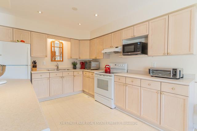 812 9th "A" Ave E, Townhouse with 3 bedrooms, 3 bathrooms and 4 parking in Owen Sound ON | Image 4