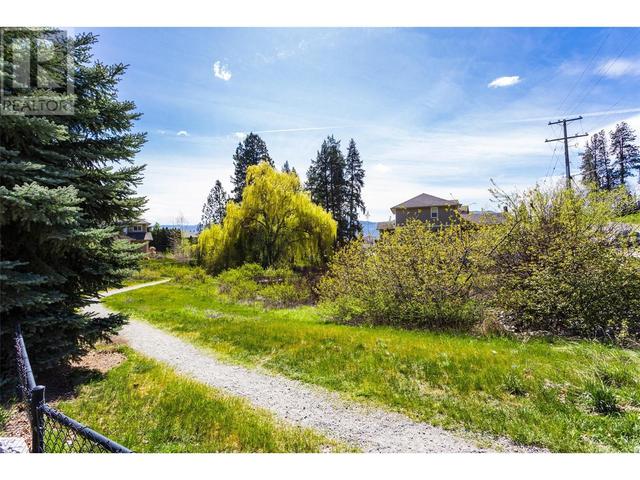 6 - 3277 Broadview Road, House attached with 3 bedrooms, 2 bathrooms and 4 parking in West Kelowna BC | Image 6