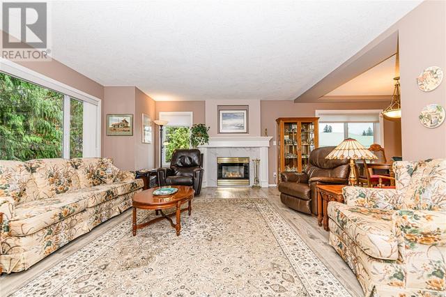 2383 Setchfield Ave, House detached with 4 bedrooms, 3 bathrooms and 3 parking in Langford BC | Image 2