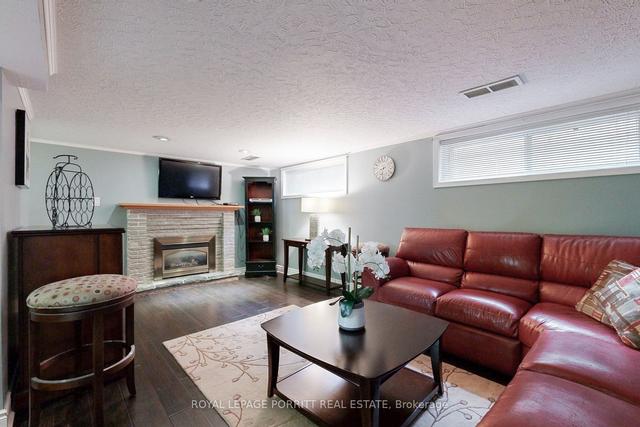 37 Abinger Cres, House detached with 3 bedrooms, 3 bathrooms and 10 parking in Toronto ON | Image 25
