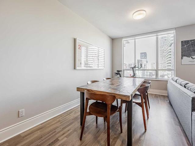 1514 - 123 Eglinton Ave E, Condo with 1 bedrooms, 1 bathrooms and 1 parking in Toronto ON | Image 2