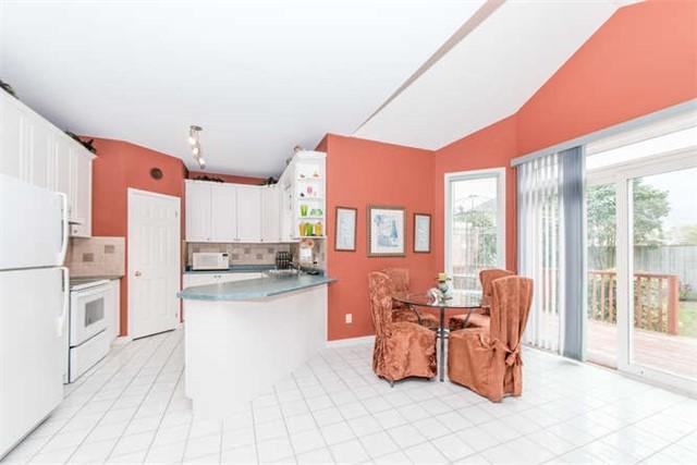 207 Niagara Dr, House detached with 4 bedrooms, 3 bathrooms and 4 parking in Oshawa ON | Image 6
