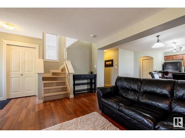 136 Summerwood Dr, House detached with 4 bedrooms, 3 bathrooms and 2 parking in Edmonton AB | Image 3