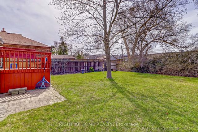 197 Clearbrooke Circ, House detached with 2 bedrooms, 1 bathrooms and 3 parking in Toronto ON | Image 8