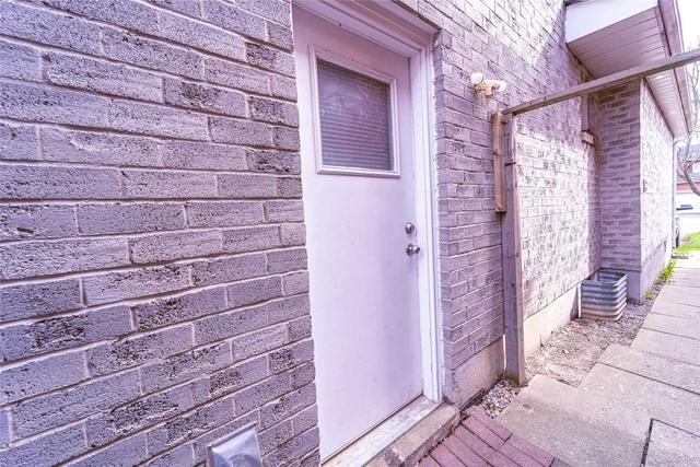 21 Murdoch Dr, House detached with 3 bedrooms, 3 bathrooms and 5 parking in Brampton ON | Image 9