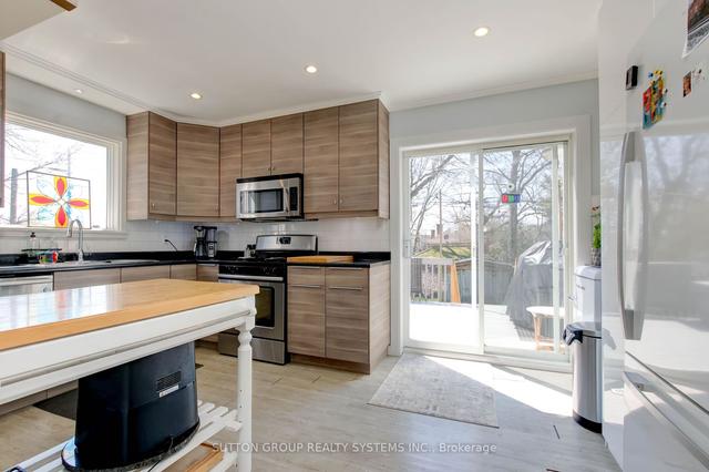 14 Louisa St, House semidetached with 3 bedrooms, 3 bathrooms and 3 parking in Toronto ON | Image 3