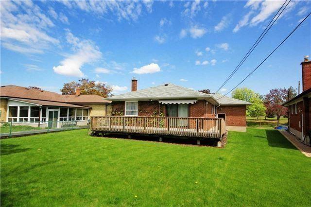 105 Sweeney Dr, House detached with 2 bedrooms, 3 bathrooms and 1 parking in Toronto ON | Image 12