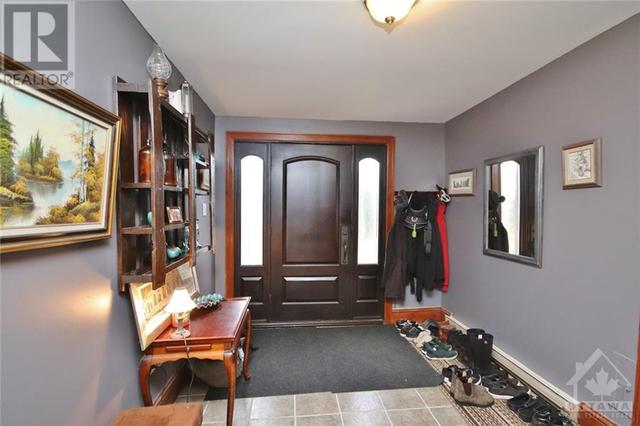 8250 Lloyd Graham Avenue, House detached with 4 bedrooms, 2 bathrooms and 10 parking in Ottawa ON | Image 4