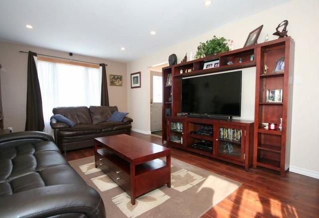 70 Cannon Crt, House semidetached with 3 bedrooms, 1 bathrooms and 3 parking in Orangeville ON | Image 6