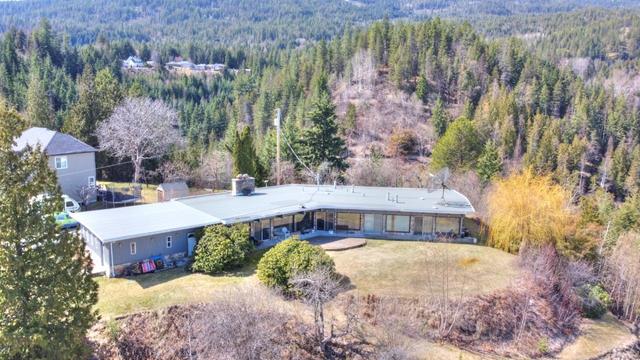 2161 Crestview Crescent, House detached with 3 bedrooms, 2 bathrooms and null parking in Castlegar BC | Image 12