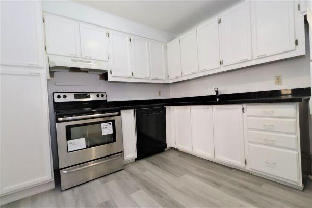 147 - 270 Timberbank Blvd, Townhouse with 3 bedrooms, 4 bathrooms and 2 parking in Toronto ON | Image 2
