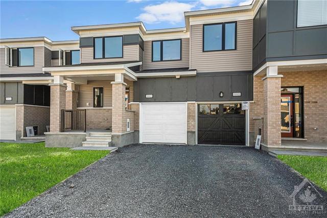 982 Fameflower Street, Townhouse with 3 bedrooms, 3 bathrooms and 2 parking in Ottawa ON | Image 2