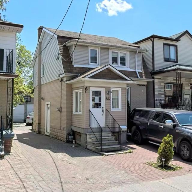 387 Hopewell Ave, House detached with 2 bedrooms, 3 bathrooms and 3 parking in Toronto ON | Image 1