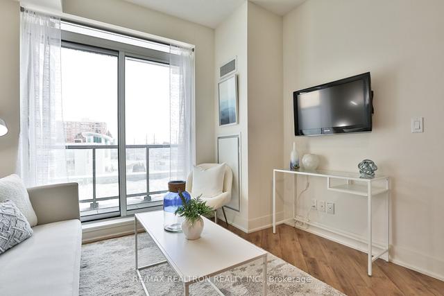 201 - 68 Canterbury Pl, Condo with 1 bedrooms, 1 bathrooms and 0 parking in Toronto ON | Image 2