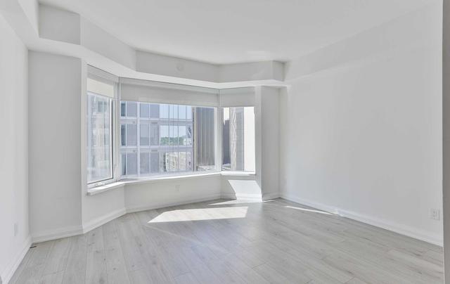 1013 - 155 Yorkville Ave, Condo with 0 bedrooms, 1 bathrooms and 0 parking in Toronto ON | Image 3