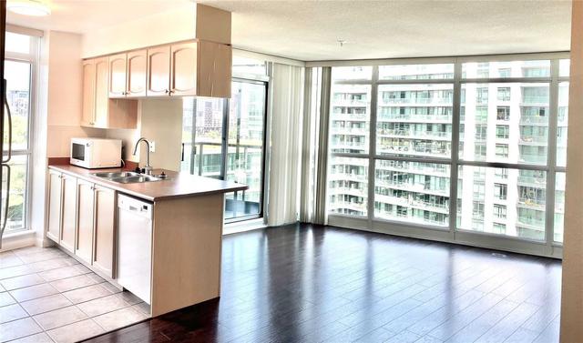 1003 - 219 Fort York Blvd, Condo with 2 bedrooms, 2 bathrooms and 1 parking in Toronto ON | Image 1