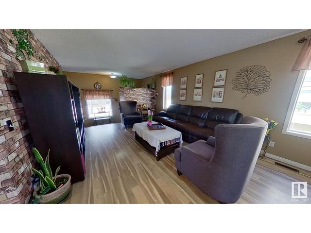 135 Dunvegan Rd Nw, House detached with 5 bedrooms, 3 bathrooms and 5 parking in Edmonton AB | Image 6