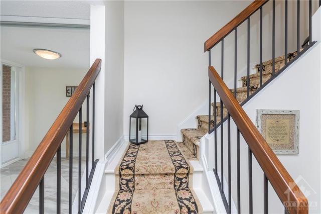 6633 Bilberry Drive, Townhouse with 3 bedrooms, 3 bathrooms and 3 parking in Ottawa ON | Image 8