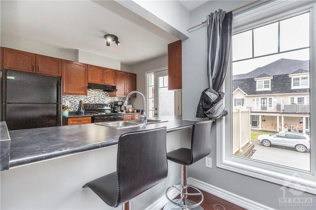 2315 Blue Aster Street, Townhouse with 2 bedrooms, 2 bathrooms and 3 parking in Ottawa ON | Image 10