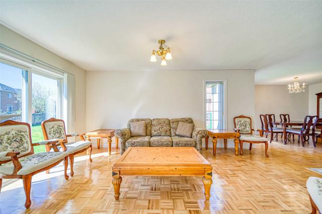 22 Ramsgate Crt, House detached with 3 bedrooms, 3 bathrooms and 7 parking in Markham ON | Image 4