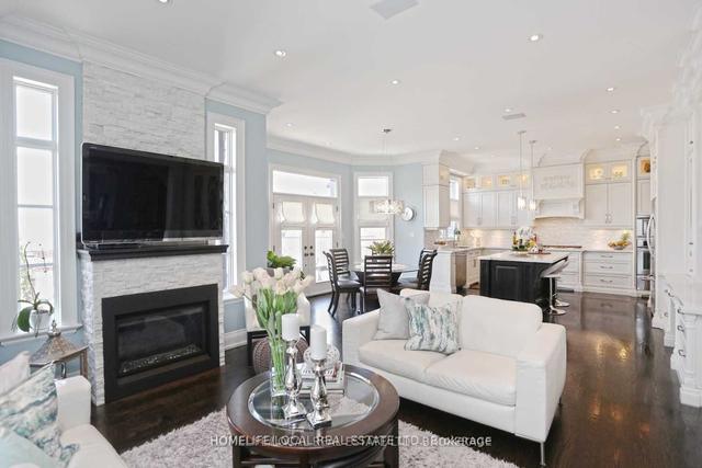 2 Highland Hill, House detached with 4 bedrooms, 5 bathrooms and 6 parking in Toronto ON | Image 18