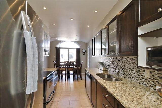 460 Citadel Crescent, Townhouse with 4 bedrooms, 4 bathrooms and 3 parking in Ottawa ON | Image 13