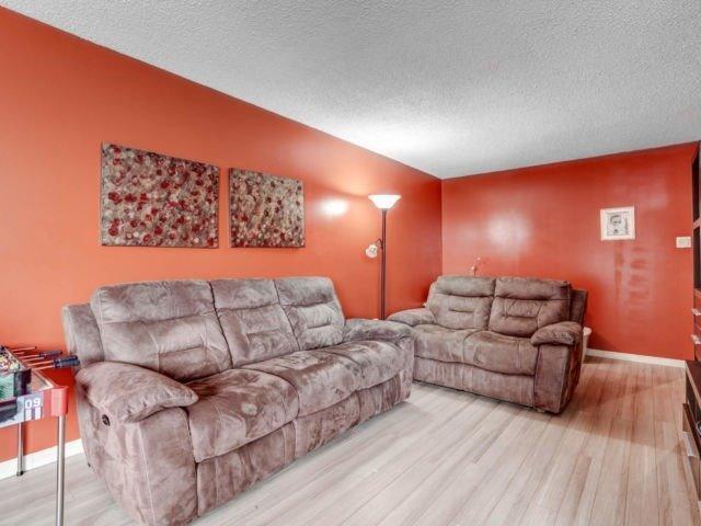 1205 - 10 Laurelcrest St, Condo with 2 bedrooms, 1 bathrooms and 1 parking in Brampton ON | Image 7