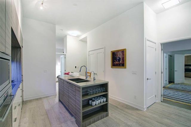 504 - 88 Scott St, Condo with 2 bedrooms, 2 bathrooms and 1 parking in Toronto ON | Image 5