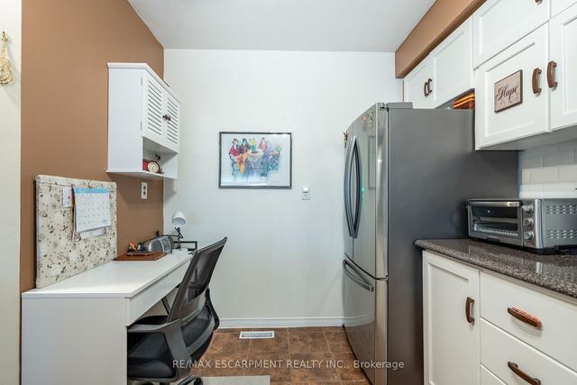 32 - 2025 Cleaver Ave, Townhouse with 2 bedrooms, 3 bathrooms and 2 parking in Burlington ON | Image 4