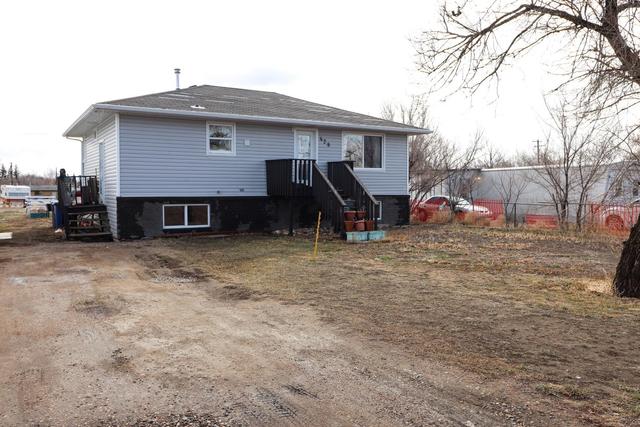 428 2 Street, House detached with 3 bedrooms, 1 bathrooms and 10 parking in Cypress County AB | Image 1