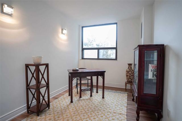 th 01 - 105 Mccaul St, Condo with 3 bedrooms, 3 bathrooms and 0 parking in Toronto ON | Image 3