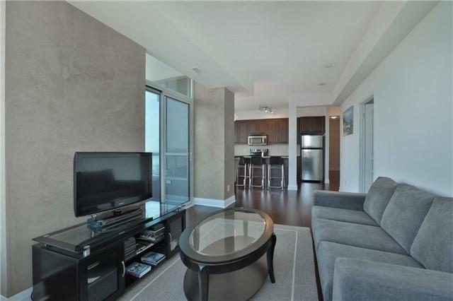 1605 - 1 Hurontario St, Condo with 2 bedrooms, 2 bathrooms and 1 parking in Mississauga ON | Image 5