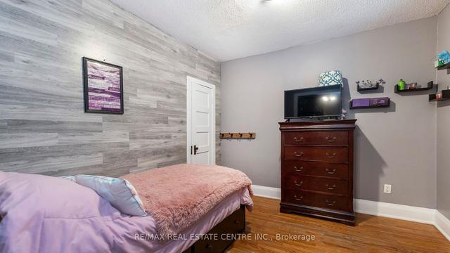 26 Clarence St, House detached with 2 bedrooms, 1 bathrooms and 5 parking in Brampton ON | Image 8
