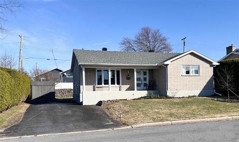 429 Theriault Street, House detached with 3 bedrooms, 1 bathrooms and 5 parking in Hawkesbury ON | Card Image