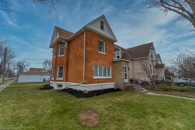 79 Bertie Street, House detached with 3 bedrooms, 1 bathrooms and 4 parking in Fort Erie ON | Image 5